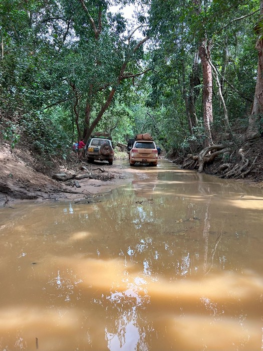 4wd's in middle of creekbed in cape york